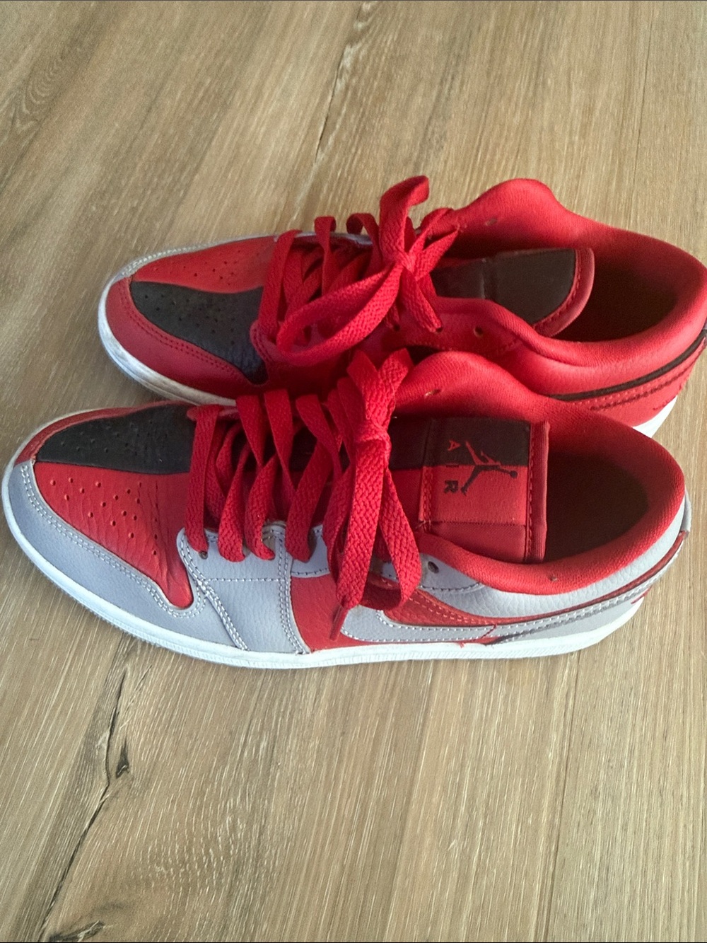 Air Jordan 1 Low SE Split Gym Red Cement Grey women’s Sz 7 - Picture 2 of 5